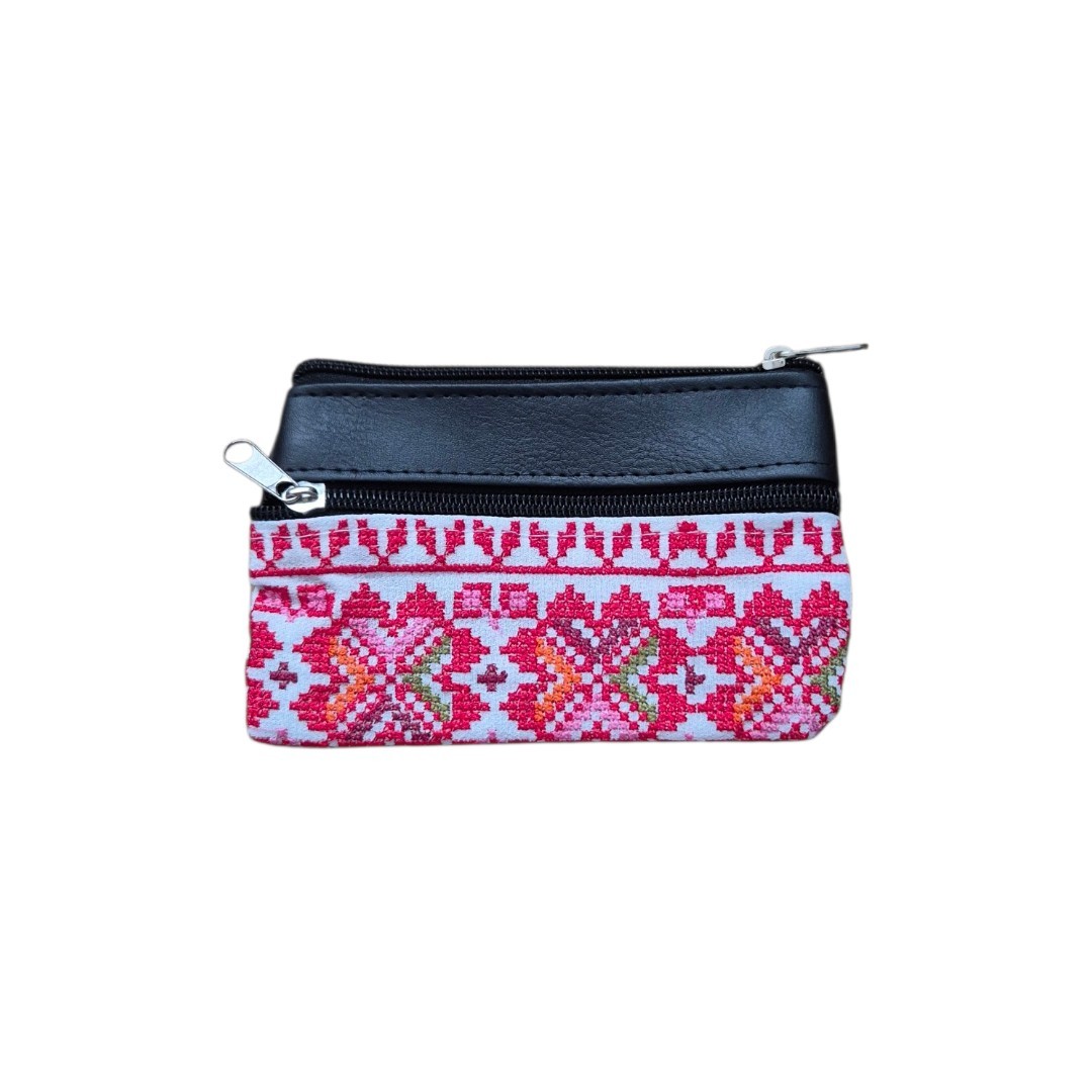 Embroidered_coin_purse_white